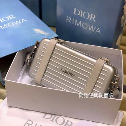 RIMOWA 20 CASE BAG IN SILVER ALUMINUM MAGNESIUM