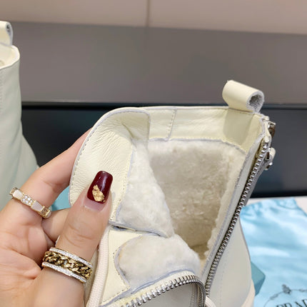 PRADA 25S SNOW BOOTS  IN WHITE CALFSKIN