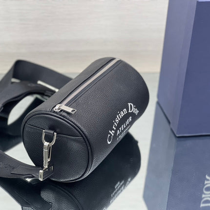 ROUND BUCKET 21 BAG IN BLACK LAMBSKIN