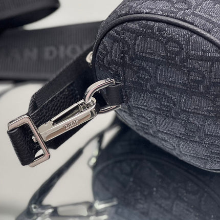 ROUND BUCKET 21 BAG IN BLACK OBLIQUE JACQUARD