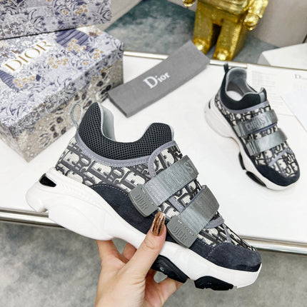 D-WANDER SNEAKERS IN COLORFUL TECHNICAL FABRIC AND SUEDE 153029