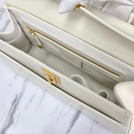 PARISIENNE 30 HANDBAG IN WHITE SMOOTH CALFSKIN