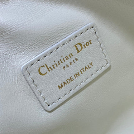 TRAVEL NOMAD POUCH 22 IN WHITE MACROCANNAGE LAMBSKIN GOLD HARDWARE