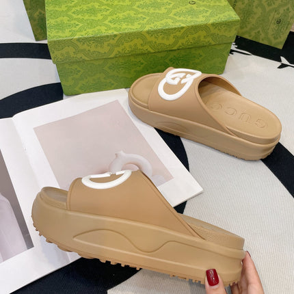 INTERLOCKING G SLIDE SANDAL IN TORTILLA BROWN IMPORTED TPU