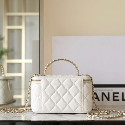 CHANEL 25S VANITY BAG 17 CM IN WHITE LAMBSKIN WITH PEARL STRAP