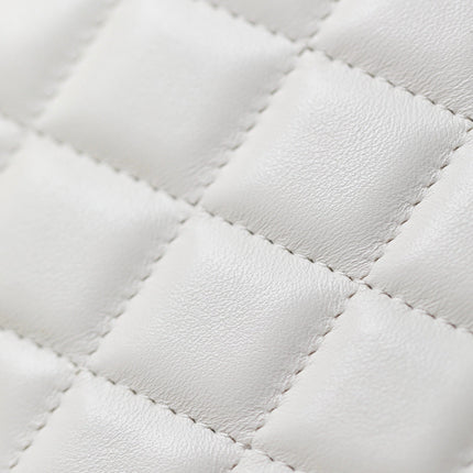 CHANEL 25S VANITY BAG 17 CM IN WHITE LAMBSKIN WITH PEARL STRAP