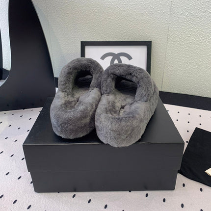THICK-SOLED SLIPPERS IN GREY SHEEP WOOL