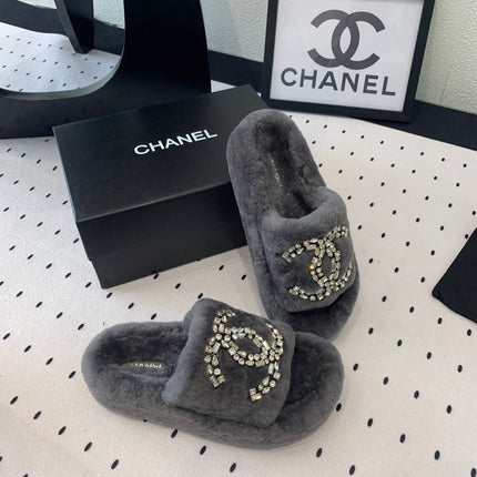 THICK-SOLED SLIPPERS IN GREY SHEEP WOOL