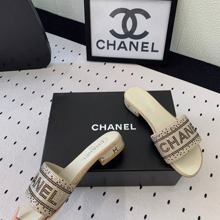 CC RHINESTONE LETTER SLIPPERS BEIGE LAMBSKIN