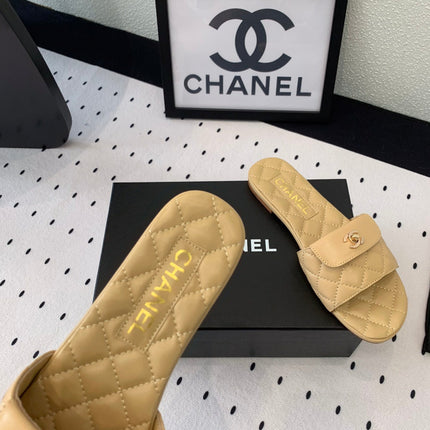 CC SLIPPERS IN YELLOW CREAM CALFSKIN