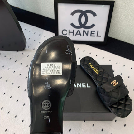 CC SLIPPERS IN BLACK CALFSKIN