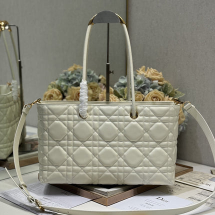 MEDIUM 37 TOUJOURS BAG IN WHITE MACROCANNAGE LAMBSKIN