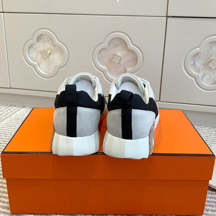 BOUNCING SNEAKER IN BLACK GRAPHIC MESH AND PASTEL GRAY SUEDE