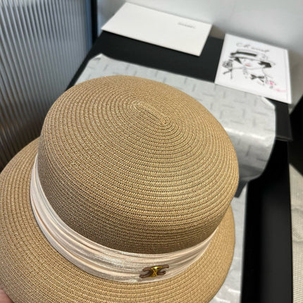 SMALL BRIM HAT MODEL 650348 IN BEIGE WOVEN STRAW