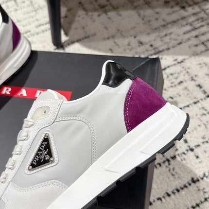 PRADA 25S MEN SNEAKERS LOGO IN WHITE AND MULBERRY NUBUCK AND CANVAS