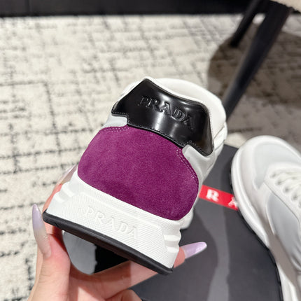 PRADA 25S MEN SNEAKERS LOGO IN WHITE AND MULBERRY NUBUCK AND CANVAS