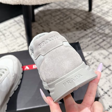 PRADA 25S MEN SNEAKERS LOGO IN WHITE AND LIGHT GRAY NUBUCK AND CANVAS