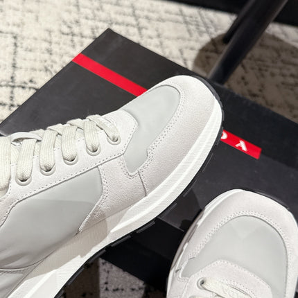 PRADA 25S MEN SNEAKERS LOGO IN WHITE AND MULBERRY NUBUCK AND CANVAS