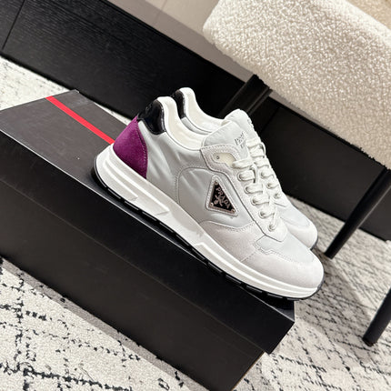 PRADA 25S MEN SNEAKERS LOGO IN WHITE AND MULBERRY NUBUCK AND CANVAS