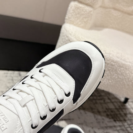 PRADA 25S MEN SNEAKERS LOGO IN WHITE AND BLACK NUBUCK AND CANVAS