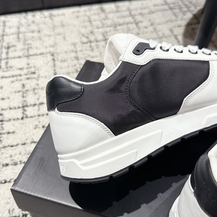 PRADA 25S MEN SNEAKERS LOGO IN WHITE AND BLACK NUBUCK AND CANVAS