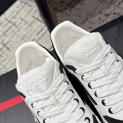 PRADA 25S MEN SNEAKERS LOGO IN WHITE AND BLACK NUBUCK AND CANVAS
