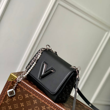 TWIST SLIM 19 IN BLACK TAURILLON CALFSKIN WITH PEARL CHAIN