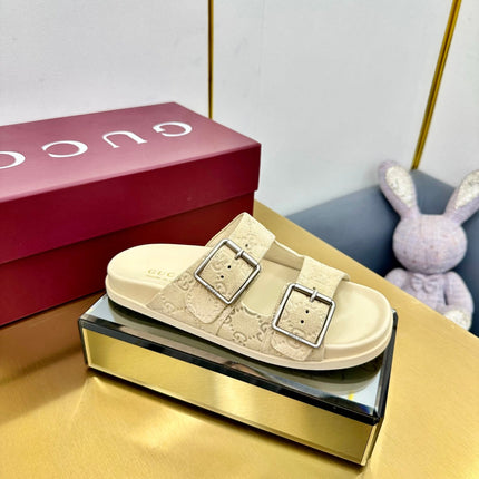GG SANDALS IN CREAM WHITE LAMBSKIN MIX SUEDE EMBOSSED LOGO