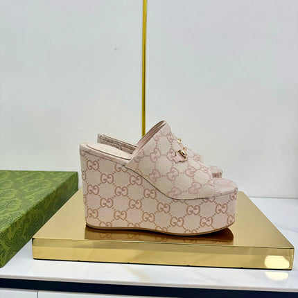 GG WEDGE SLIDES 110 IN BEIGE FABRIC WITH GOLD HARDWARE