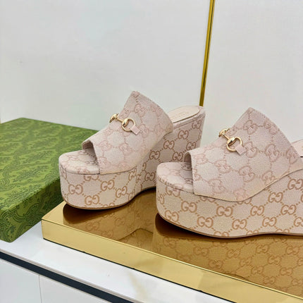 GG WEDGE SLIDES 110 IN BEIGE FABRIC WITH GOLD HARDWARE