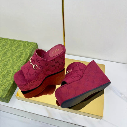 GG WEDGE SLIDES 110 IN RED FABRIC WITH GOLD HARDWARE