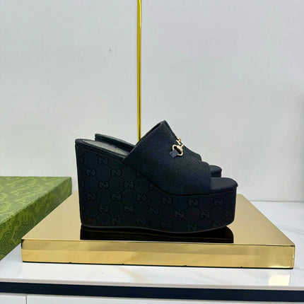 GG WEDGE SLIDES 110 IN BLACK FABRIC WITH GOLD HARDWARE