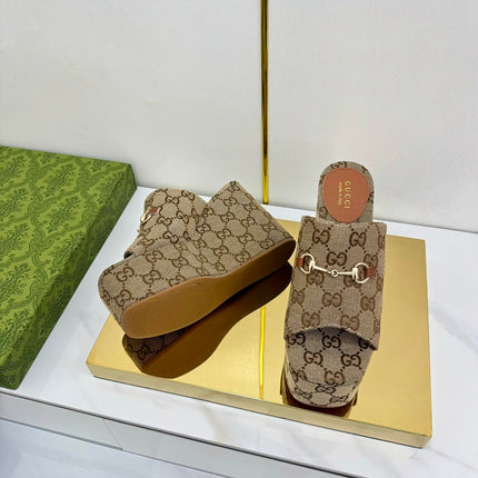 GG WEDGE SLIDES 110 IN DARK BEIGE FABRIC WITH GOLD HARDWARE