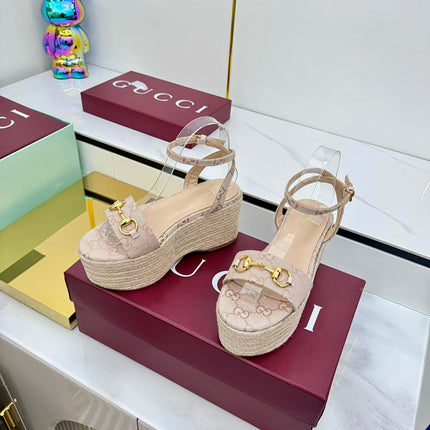 GG HIGH WEDGE SANDALS IN NUDE BEIGE FABRIC AND RAFFIA WITH GOLD HARDWARE