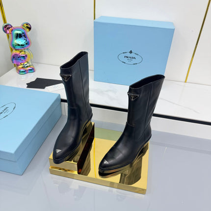 PRADA 25S POINTED TOE HIGH BOOTS 50MM IN BLACK CALFSKIN WITH LOGO