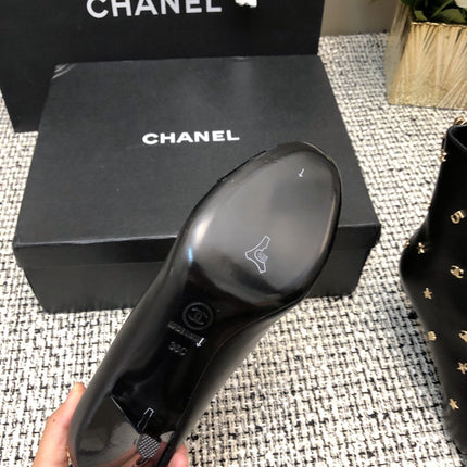 SHORT BOOTS BLACK LAMBSKIN ATTACH METAL