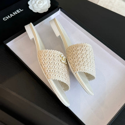 CC WHITE WOVEN FLAT SLIPPERS