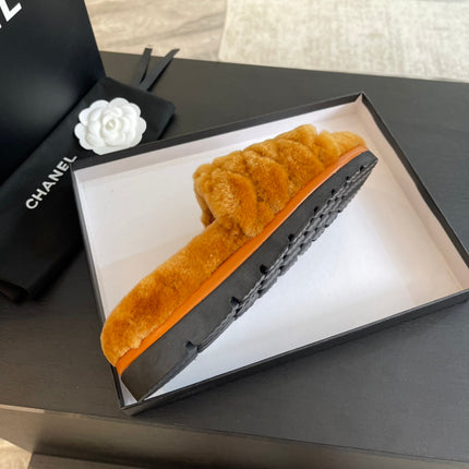 SLIPPERS IN SAFETY ORANGE FUR