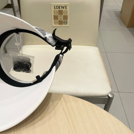 VISOR HAT MODEL 652204 IN GREY AND WHITE FABRIC