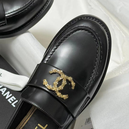 CC LOAFER BLACK CALFSKIN WITH META LOGO