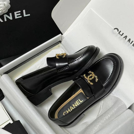 CC LOAFER BLACK CALFSKIN WITH META LOGO