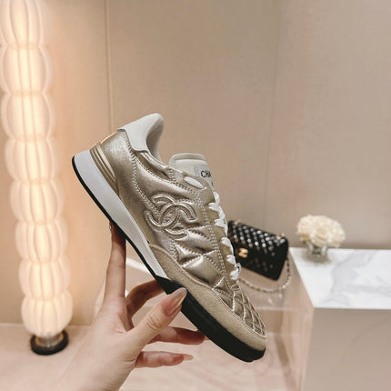 SNEAKERS IN GLOSSY GOLDEN LAMBSKIN