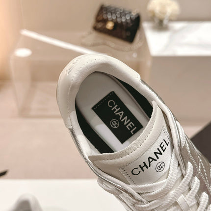 SNEAKERS IN GLOSSY SILVER LAMBSKIN