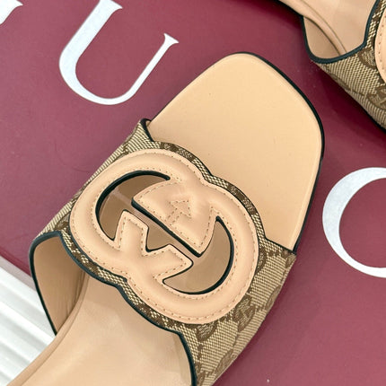 SLIDE SANDALS IN BEIGE CALFSKIN