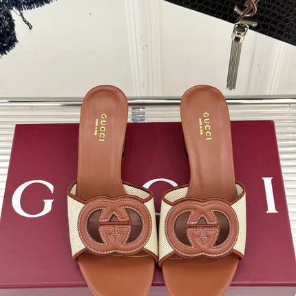 MID-HEEL MULE IN BROWN CALFSKIN AND CREAM WHITE FABRIC