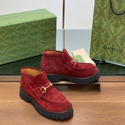 GG WOMEN'S HORSEBIT ANKLE BOOTS 4.5CM IN RED SUEDE