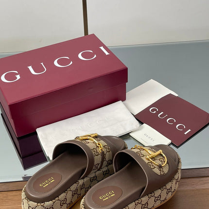 HIGH 5.5 CM WEDGE SANDALS IN BROWN MIX BEIGE CALFSKIN AND FABRIC