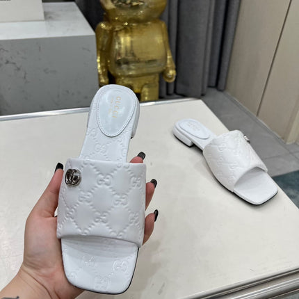 GG CASUAL SLIPPERS IN WHITE CALFSKIN LOGO EMBOSSING