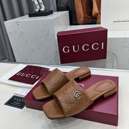 GG CASUAL SLIPPERS IN BROWN CALFSKIN LOGO EMBOSSING