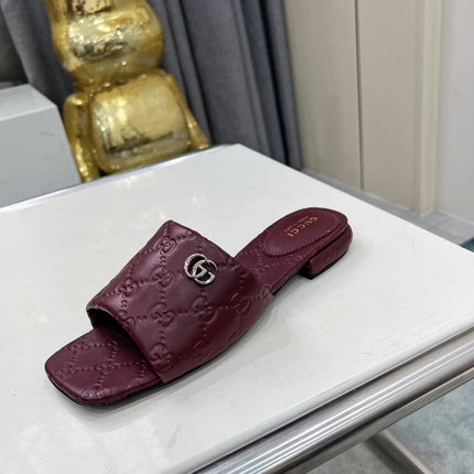 GG CASUAL SLIPPERS IN BURGUNDY RED CALFSKIN LOGO EMBOSSING